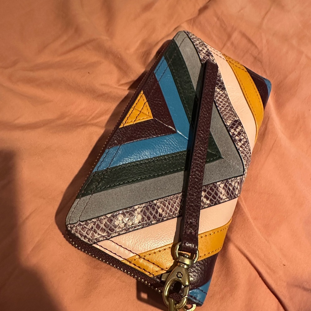 Fossil Logan Wallet with Wrist Strap NWT